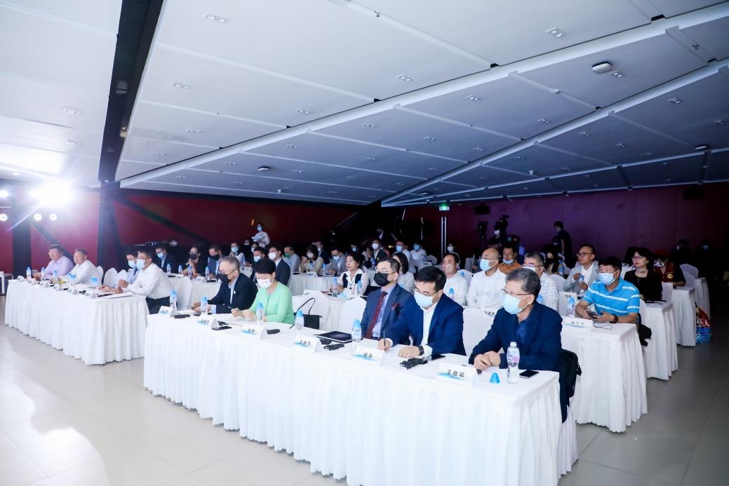 <p>业界专家、企业家、学者、金融机构和行业协会代表云集论坛</p>
